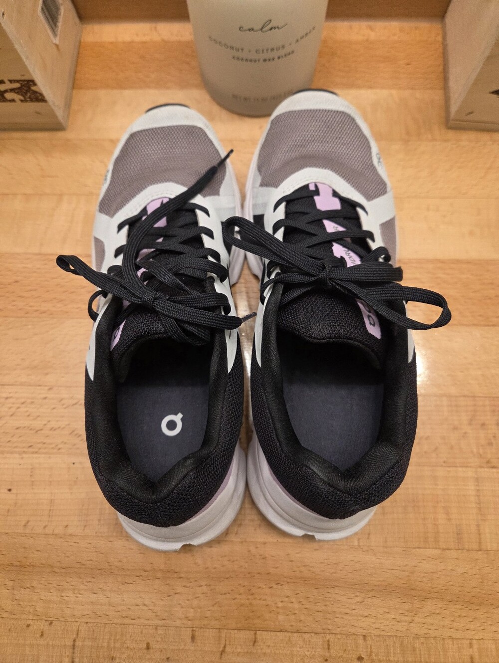 On Running Cloudrunner Sneakers Heron/Black/White Women's Size 8 - Picture 7 of 9